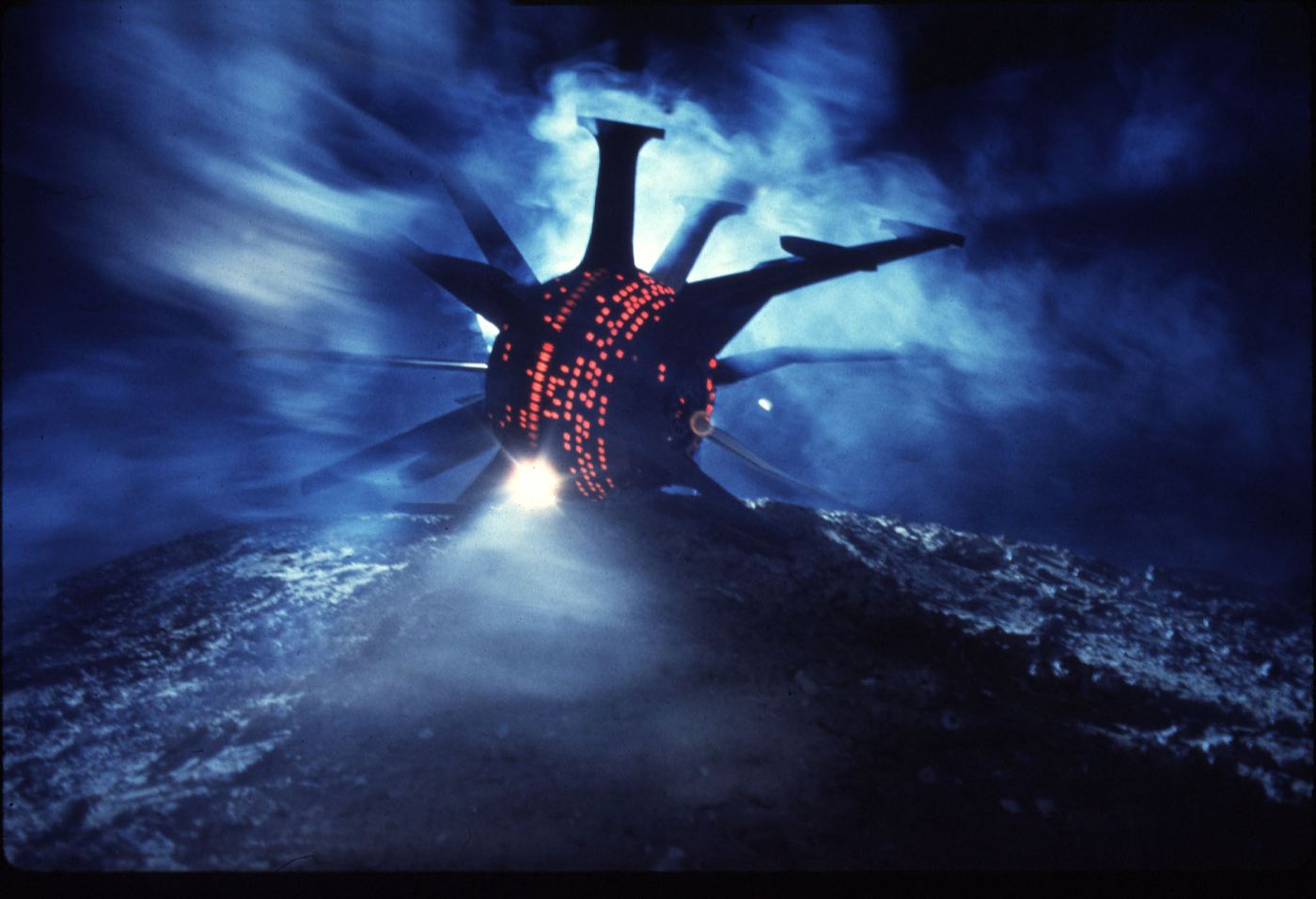 Outerworld — production still 13